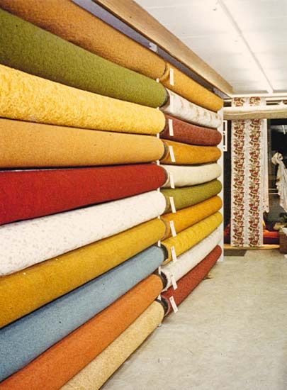 Rollen tapijt in de winkel